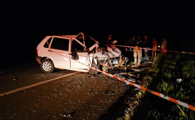 Colisão entre Fiat Uno e VW Gol na BR-060 mata mulher de 42 anos nesta noite