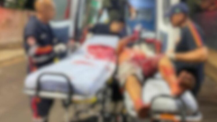 Esfaqueado por popular, pedinte invade velório em Três Lagoas para pedir ajuda