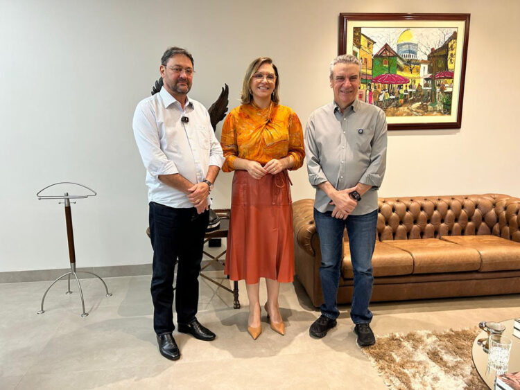 Longen, Paulo Corrêa e primeira-dama de Ponta Porã anunciam cursos no município