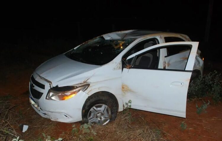 Jovem fica ferido, após capotar veículo ao desviar de animal na MS-395
