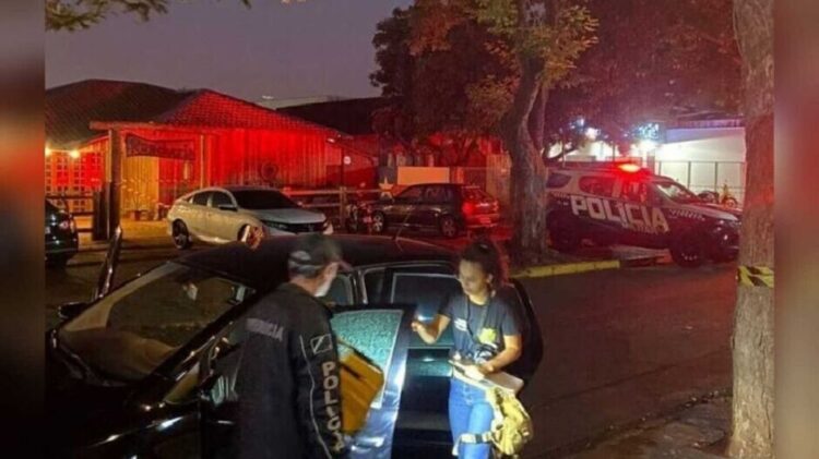 Morto por policial em conveniência tinha passagens policiais e havia atirado no local com pistola
