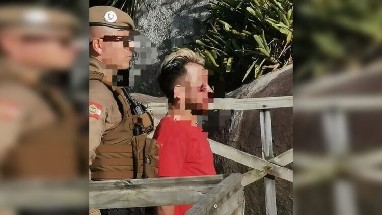 Morador de Ponta Porã é agredido e preso ao ser flagrado pelado com outro rapaz em Balneário Camboriú
