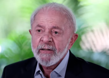 Dólar intensifica queda e bolsa arranca após Lula despencar no Datafolha
