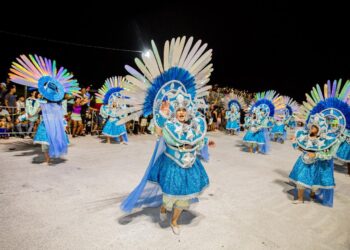 Atual campeã, Escola Deixa Falar leva ancestralidade e bateria inclusiva para desfiles