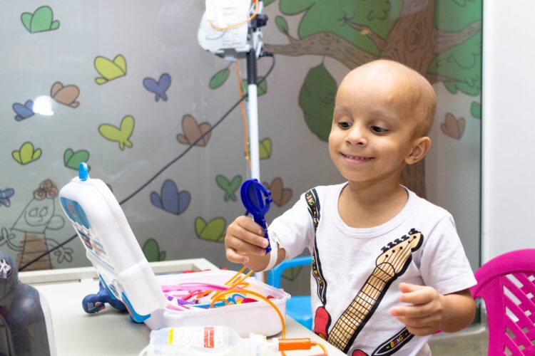 Feirão do Cincão da AACC/MS arrecada R$ 29 mil e reforça apoio a crianças com câncer