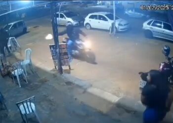 Capivara News TV: Vídeo mostra dupla atirando e matando Gabriel da Silva em tabacaria