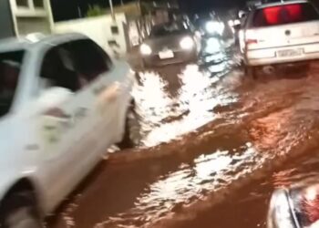 Capivara News TV: Vídeo mostra região do Los Angeles debaixo de água na noite desta quinta-feira