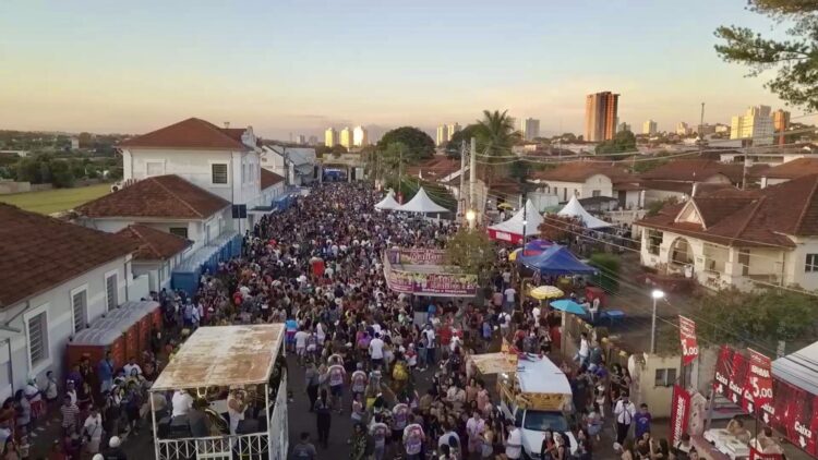 Quatro blocos animam o Carnaval de Campo Grande nesta noite de sexta-feira. Veja a programação completa: