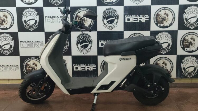 Polícia apreende adolescente de 15 anos no Tiradentes por furtar moto elétrica