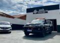 Homem é preso por rasgar papel de medida protetiva e bater em mulher com vassoura