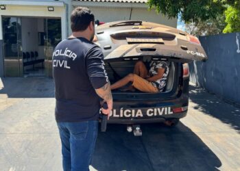 Homem troca utensílios da avó por droga, ameaça primas com enxada e acaba preso