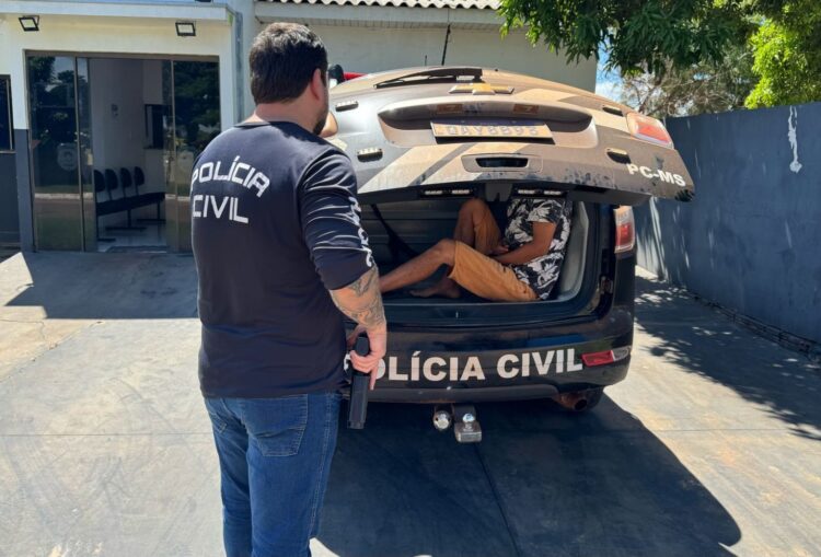 Homem troca utensílios da avó por droga, ameaça primas com enxada e acaba preso