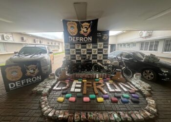 Família é presa com carros, motos e fuzis adquiridos por meio do tráfico, em Ponta Porã