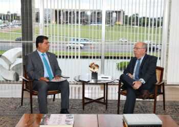 No Itamaraty, senador apresenta Rota Bioceânica a Mauro Vieira e convida chanceler para visitar MS