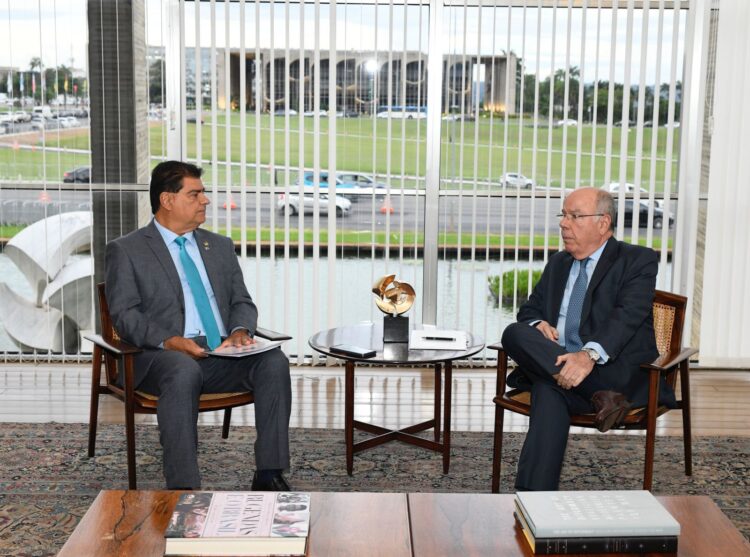 No Itamaraty, senador apresenta Rota Bioceânica a Mauro Vieira e convida chanceler para visitar MS