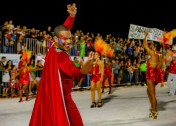 Final de semana tem blocos de rua, escolas de samba e festas no interior em MS
