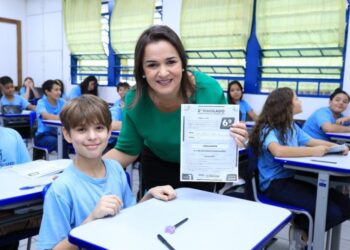 Em Brasília, prefeita Adriane Lopes recebe prêmio nacional por investimentos na Educação