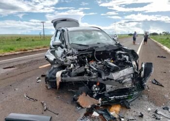 Colisão frontal entre dois veículos na BR-060 mata três pessoas e deixa feridos nesta tarde