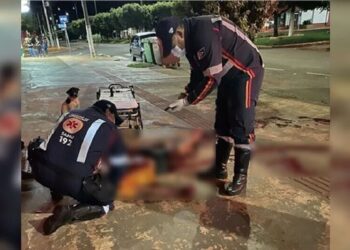 Capivara News TV: Polícia prende homem que matou outro com múltiplos golpes de canivete em frente à conveniência