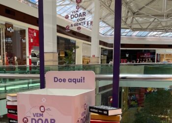 Campanha solidária de shopping arrecada material escolar para crianças vítimas de violência