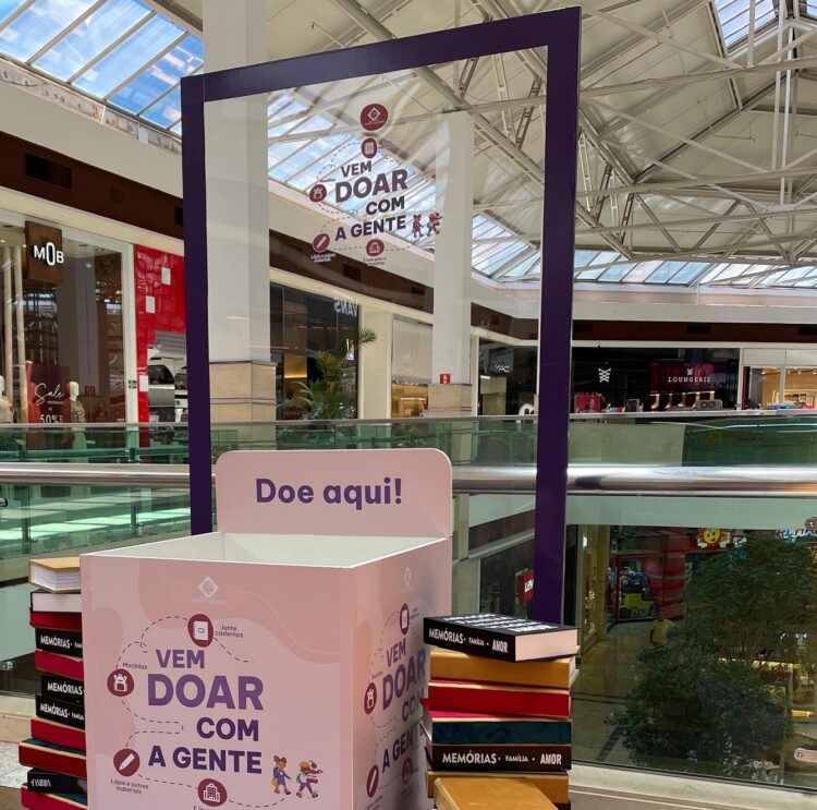 Campanha solidária de shopping arrecada material escolar para crianças vítimas de violência