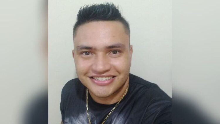 Após voltar do hospital com dores no estômago, professor é encontrado morto em casa