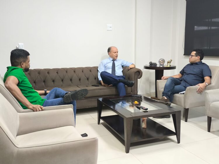Presidente da Câmara se reúne com deputado para debaterem melhorias na Capital