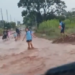 Capivara News TV: Vídeo mostra sufoco de alunos em ruas alagadas e com ônibus atolado no Noroeste