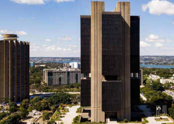 Bancos terão de excluir chave Pix de pessoas em situação irregular na Receita; veja o que muda