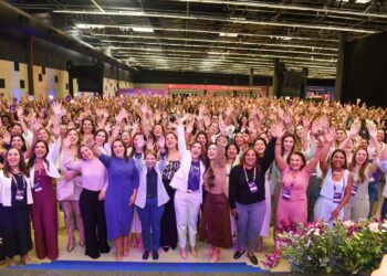 No palco do Delas Day, Prefeita de Campo Grande aborda  o tema ‘mulher, democracia e participação política’