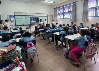 Projeto transforma poesia em vídeos com declamações de crianças e adolescentes