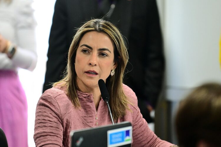 Senadora Soraya Thronicke lidera iniciativas para reforçar a segurança das mulheres