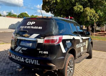 Bêbado é preso por arremessar faca nas costas da companheira em Ribas do Rio Pardo