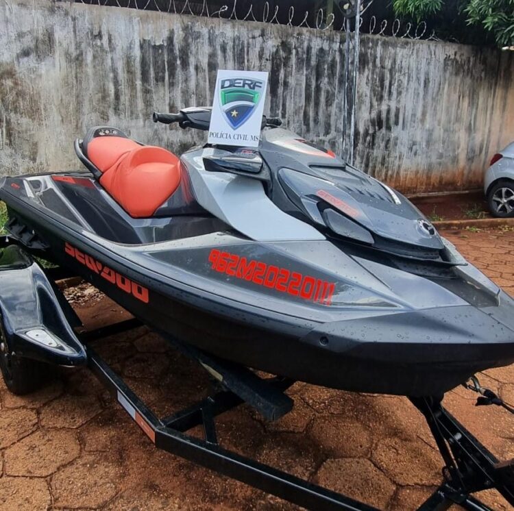 Homem furta moto áquatica com carretinha avaliadas em R$ 90 mil é preso na Capital