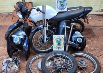 Três são presos com drogas em casa usada como desmanche de motos, na Vila Aimoré