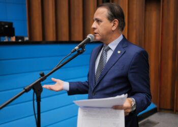 Deputado cobra pagamento a policiais que fizerem papel de intimarem agressores de mulheres