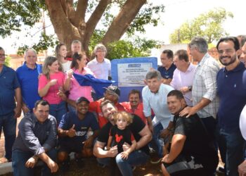Prefeitura amplia espaços de lazer e esporte com entrega de praça e arena no Bairro Dom Antônio