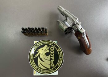 DRACCO prende homem circulando em VW Polo com arma e sem porte obrigatório