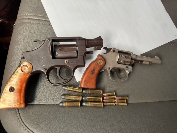 Homem é preso com revólveres e espingardas usados para ameaçar mulher em Ponta Porã