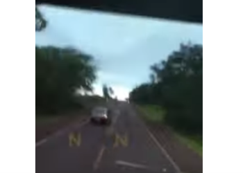 Capivara News TV: Vídeo mostra motorista de Uno em ziguezague em rodovia até capotar