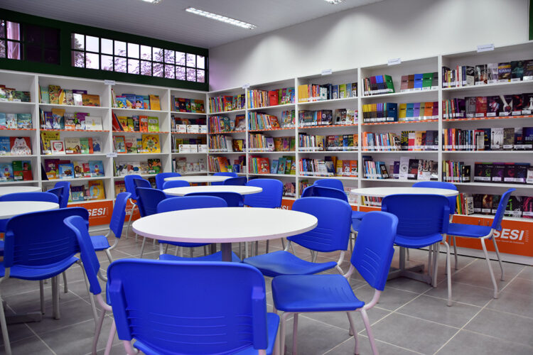 Biblioteca Sesi ensina de graça idosos a usar internet e computador em MS
