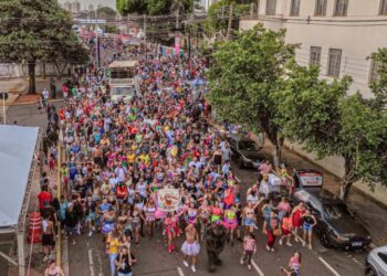 Com o cardio em dia: você sabia que pular Carnaval também é uma forma de atividade física?