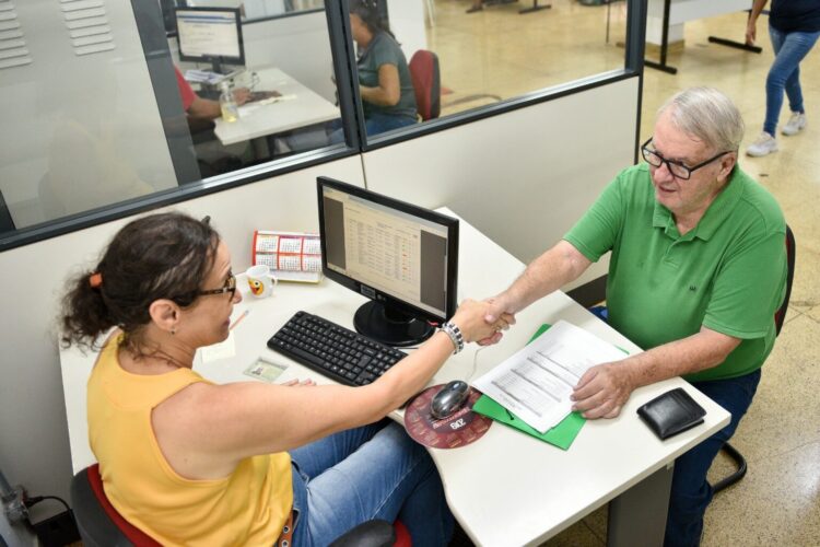 Feirão de empregos exclusivo para trabalhadores 50+ oferece mais de 300 vagas nesta quinta-feira