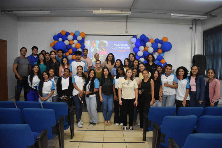 Líderes e alunos do Senai participam de roda de conversa sobre mulheres no mercado de trabalho