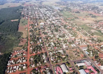 Atiradores vestidos de policiais atiram na cabeça e matam jovem na frente do pai em Paranhos