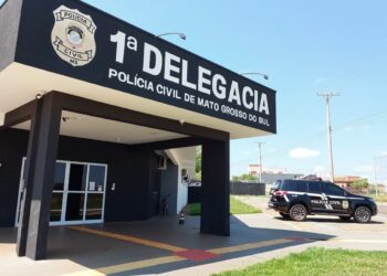 Capivara News TV: Homem é preso por atropelar mulheres em fanfarra e ameaçar matá-las com facão