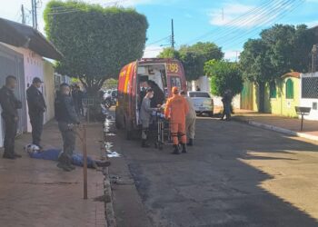Policial reage a assalto, mata um ladrão e fere outro no Jardim Centenário nesta tarde