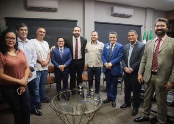 Após greve, vereadores discutem demandas dos professores com diretoria da ACP