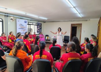 Exigência de avaliação psicossocial amplia debate sobre saúde emocional nas empresas