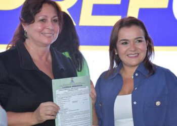 Prefeitura entrega licenças ambientais e assina termos para garantir mais de 240 empregos